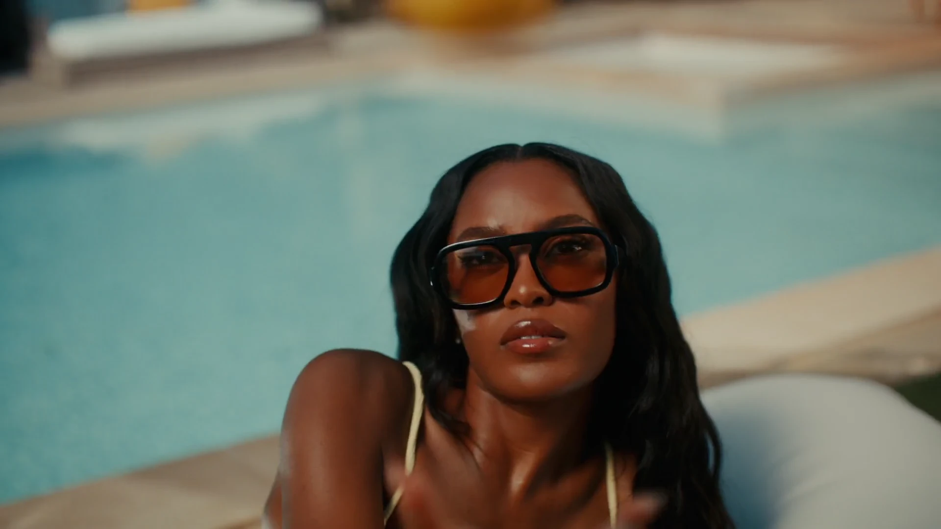 CELSIUS SPRITZ VIBE: Summer Edition, scene 2